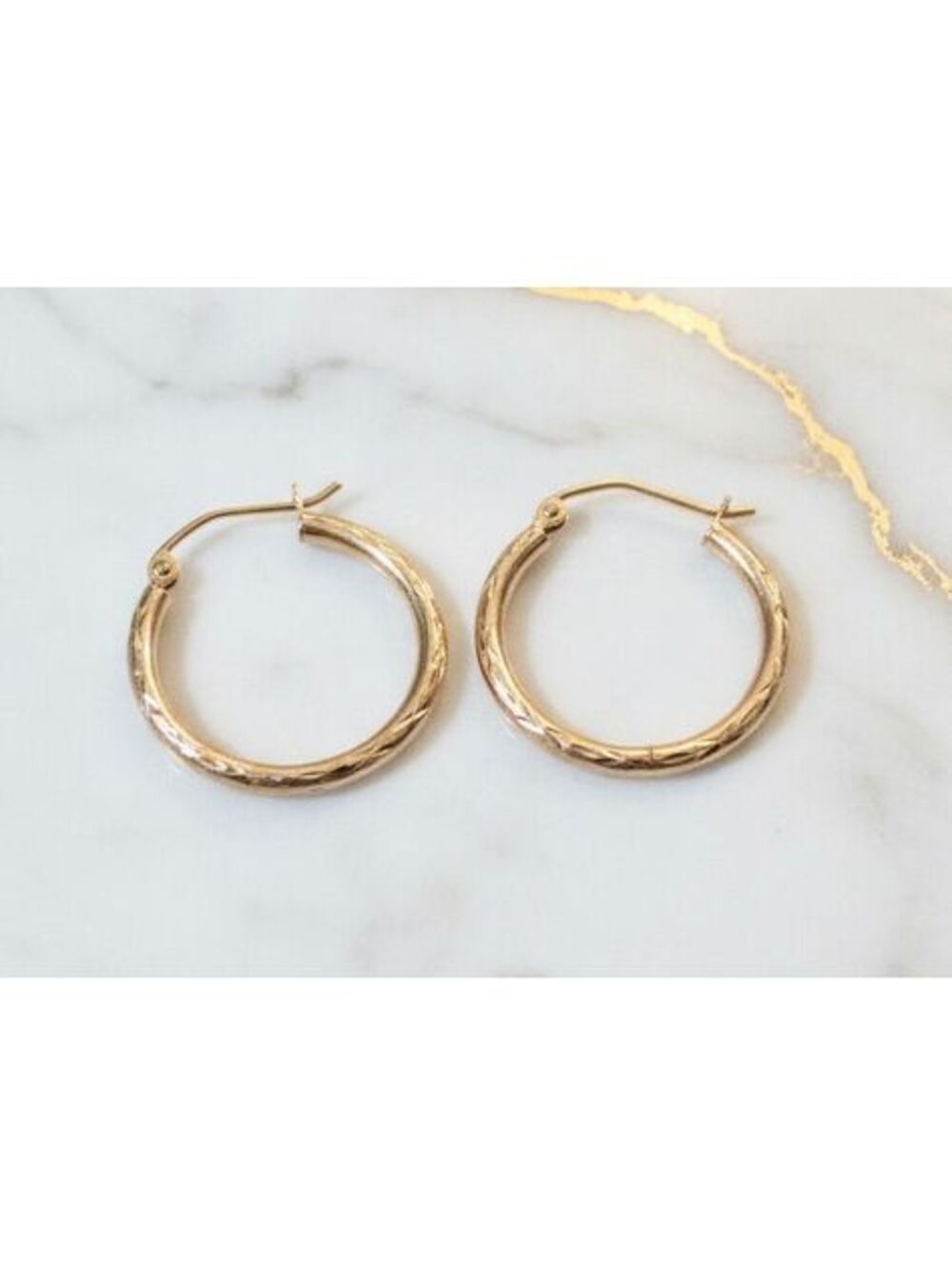 EUC 14k gold diamond cut pattern hoop earrings